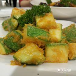 小瓜吃料最新入口官网,一站式娱乐资讯平台